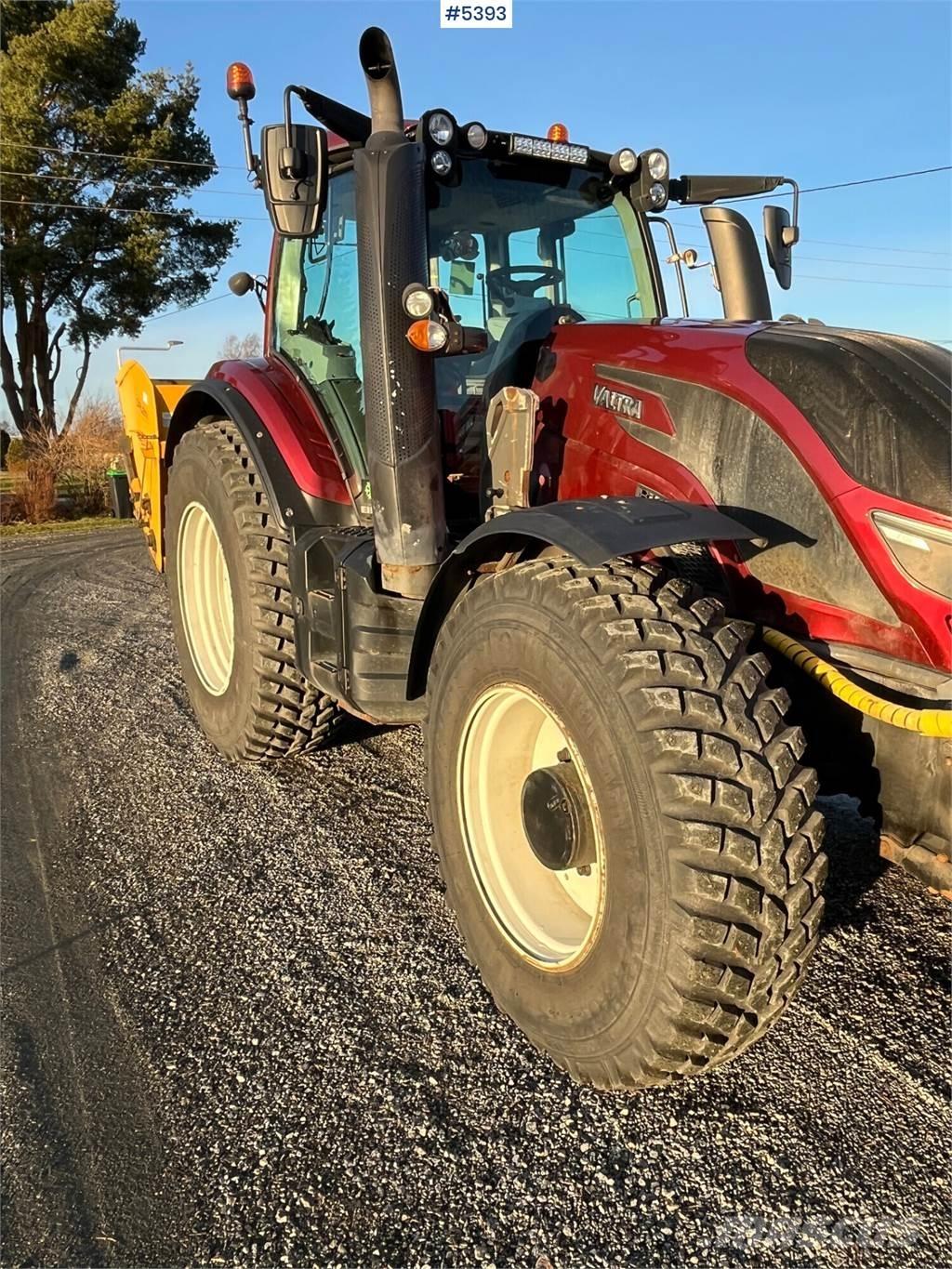 Valtra T174E Traktory