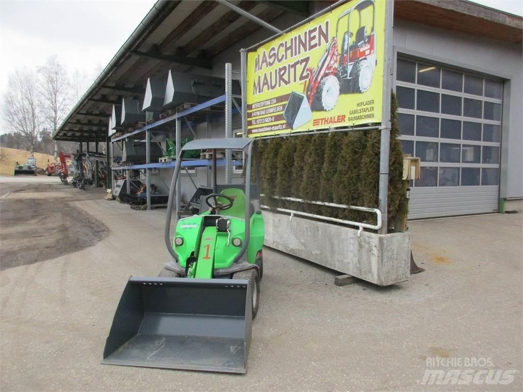 Avant 225 Čelné nakladače a rýpadlá