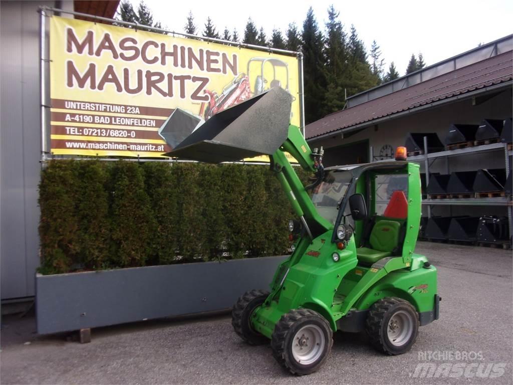 Avant 420 Čelné nakladače a rýpadlá