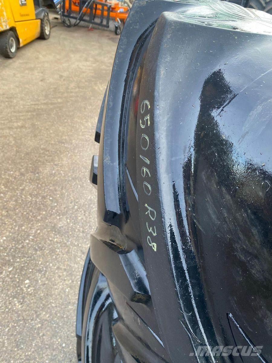 BKT 650/60R38 Pneumatiky, kolesá a ráfiky