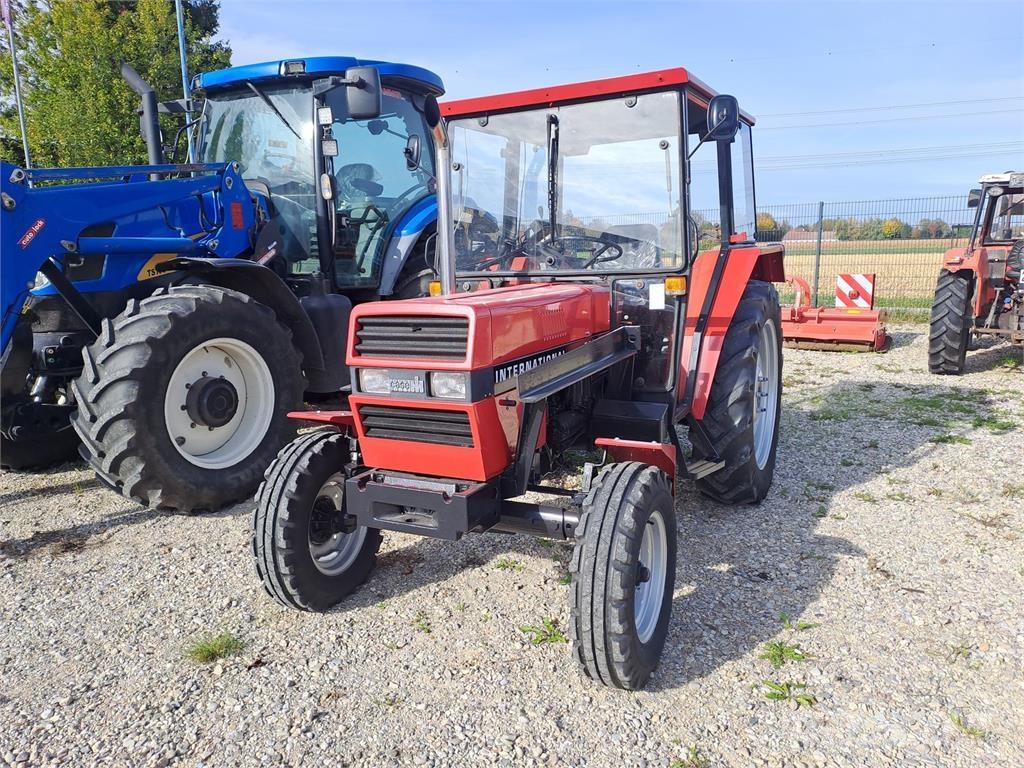 Case IH 533 Traktory