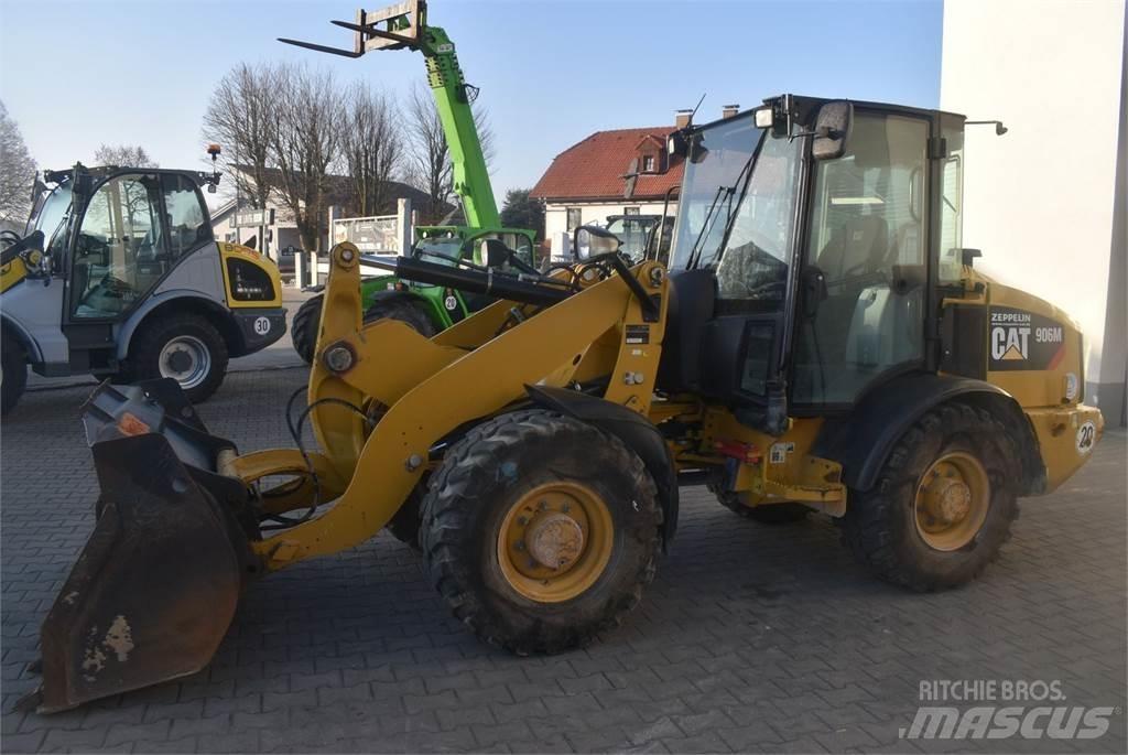 CAT 906M Kolesové nakladače