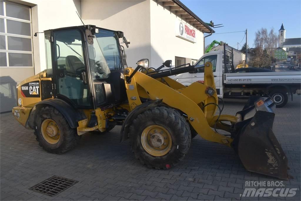 CAT 906M Kolesové nakladače
