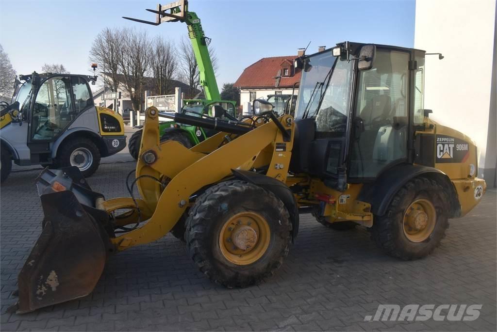 CAT 906M Kolesové nakladače