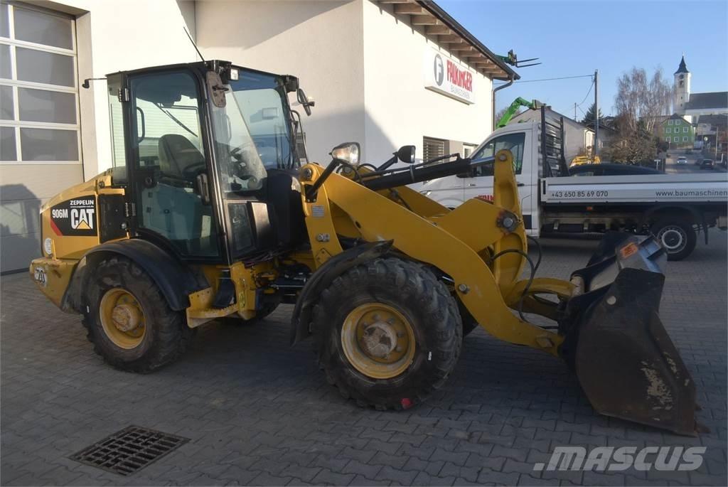 CAT 906M Kolesové nakladače