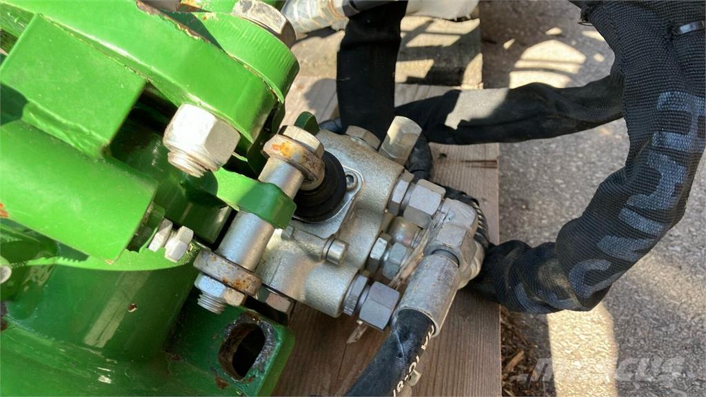  CFS Vinox links Ostatné vinohradnícke stroje a zariadenia