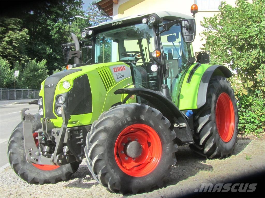 CLAAS Arion 440 Traktory