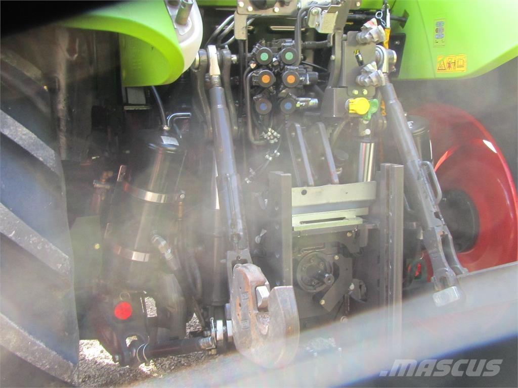 CLAAS Arion 440 Traktory