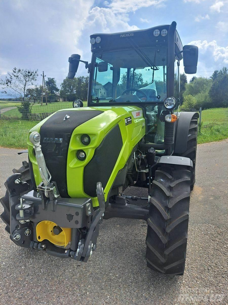 CLAAS Nexos 240 XL Traktory