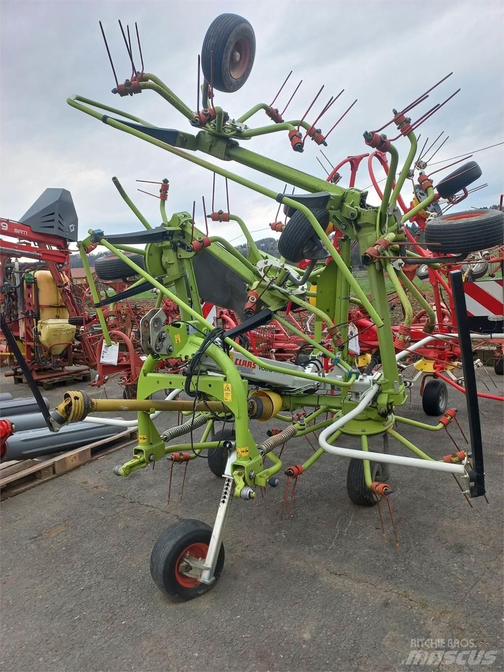 CLAAS Volto 800 Obracače a zhrabovače sena