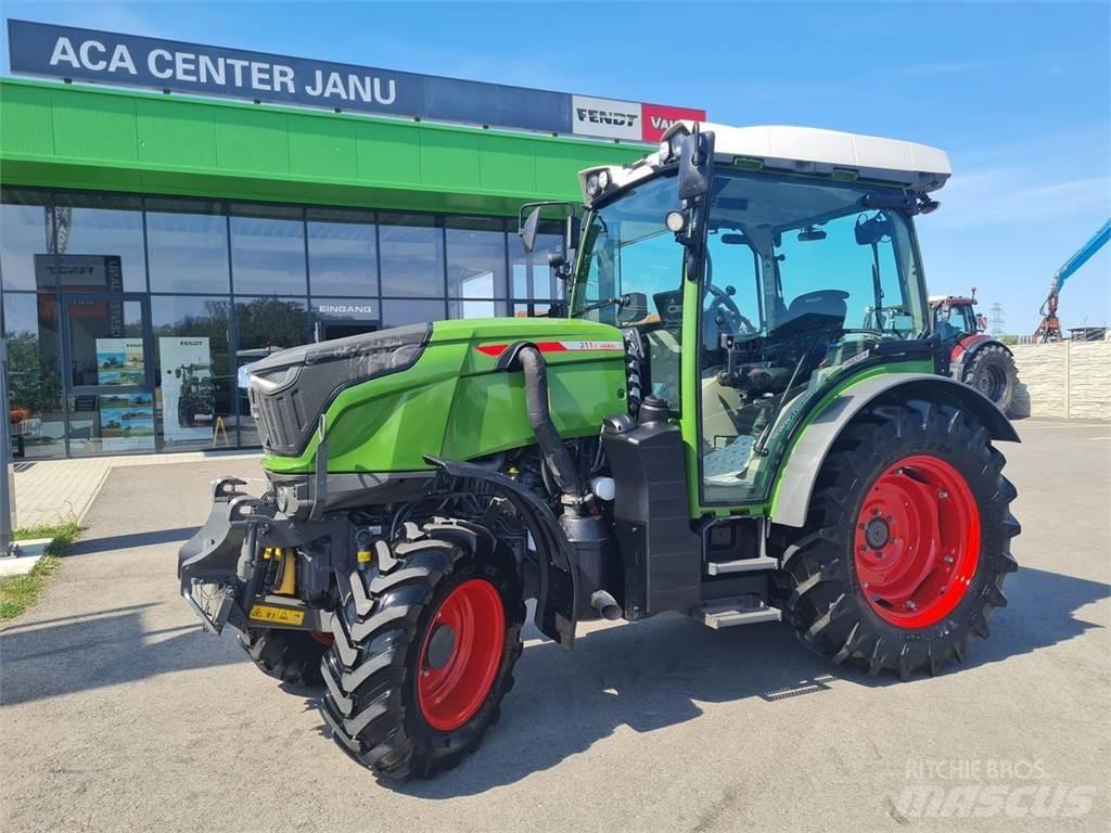 Fendt 211 Vario F Traktory