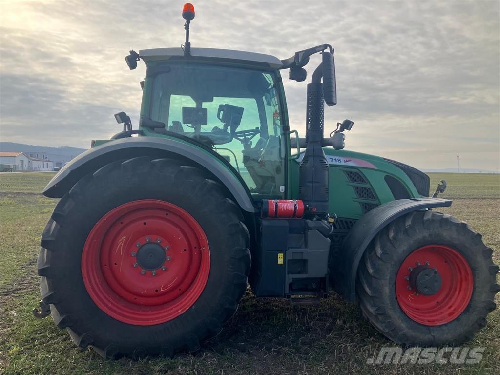 Fendt 718 Vario Traktory