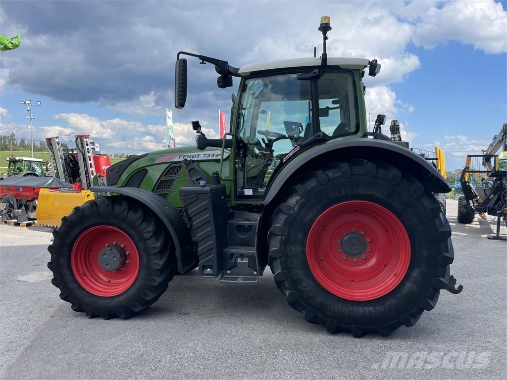 Fendt 724 Vario Traktory
