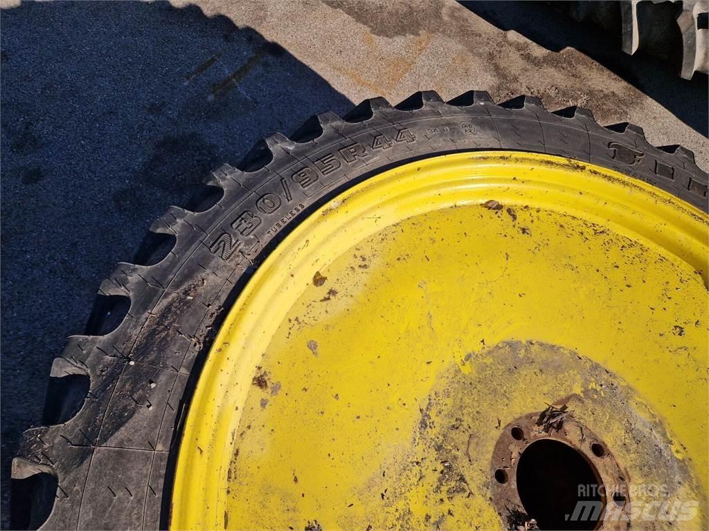 Firestone 230/95R44 Pneumatiky, kolesá a ráfiky