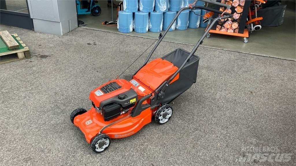 Husqvarna LC 247S Samochodné kosačky