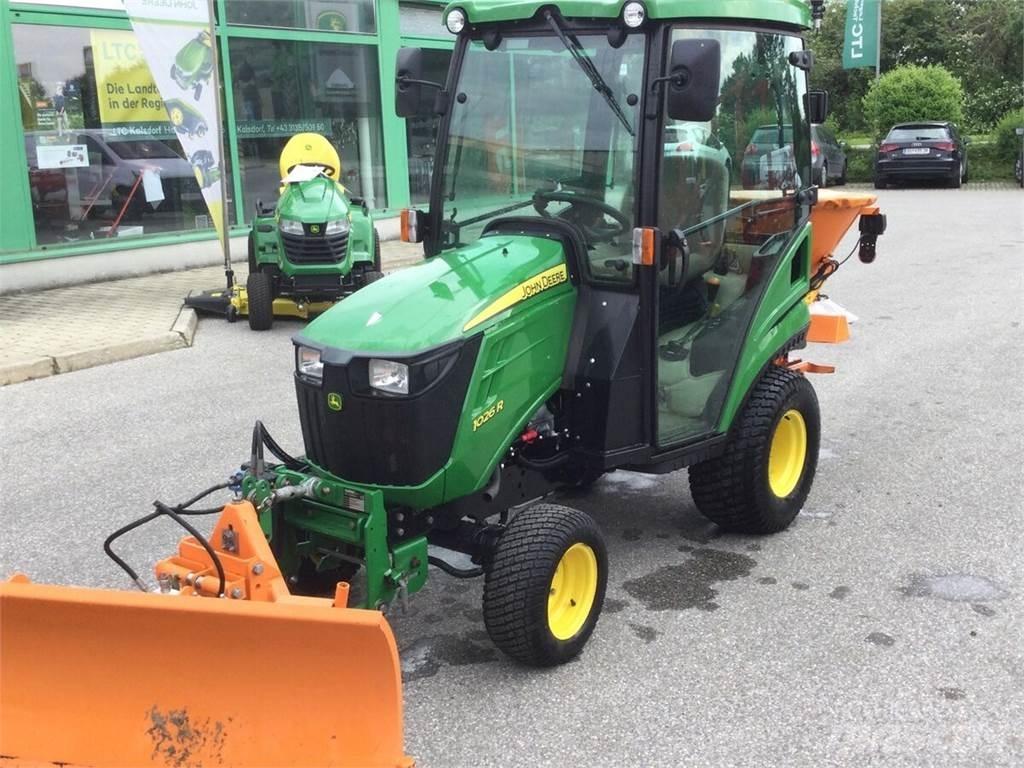 John Deere 1026R Traktory