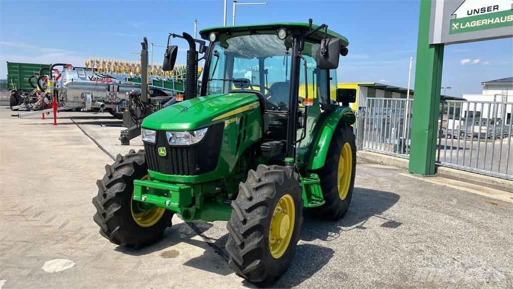 John Deere 5058E Traktory