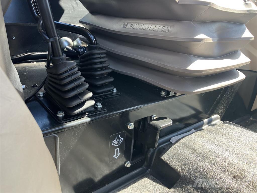 John Deere 5067E Traktory