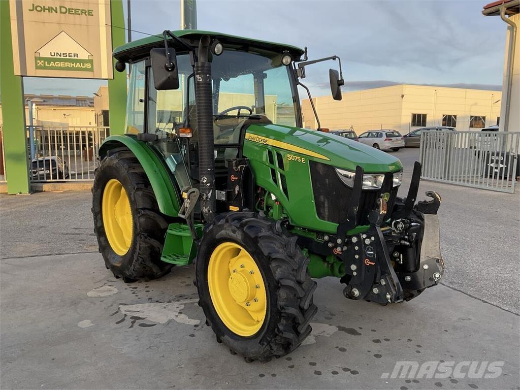John Deere 5075E Traktory
