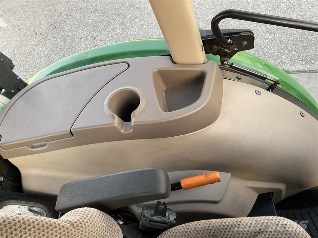 John Deere 5075E Traktory