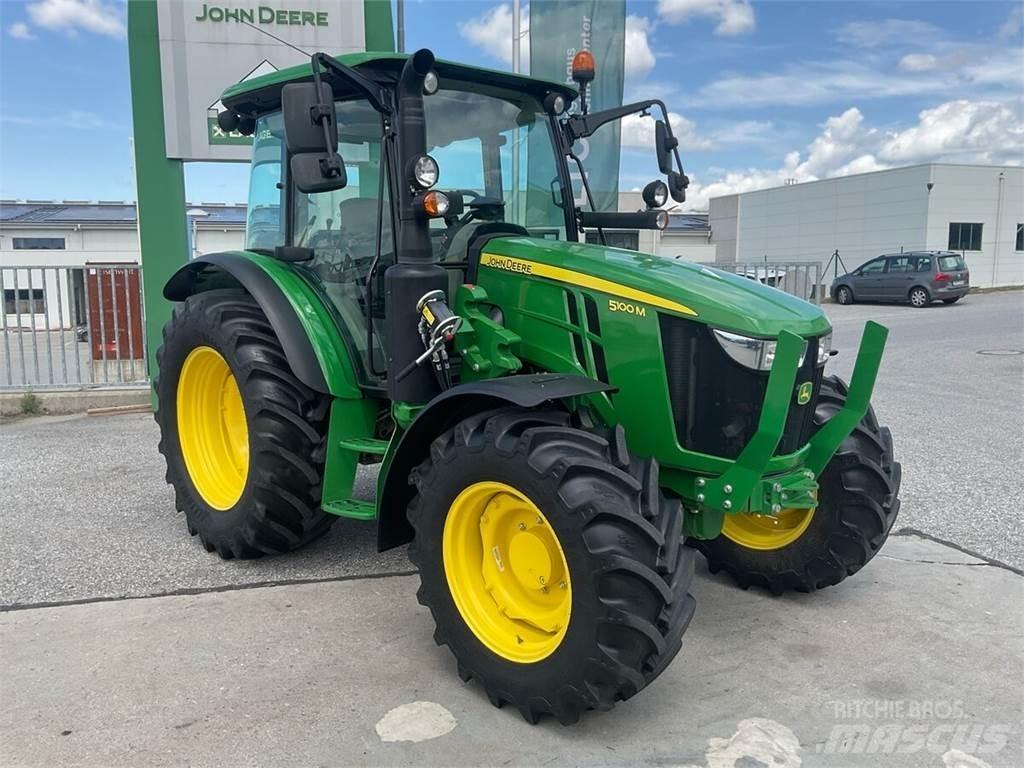 John Deere 5100M Traktory