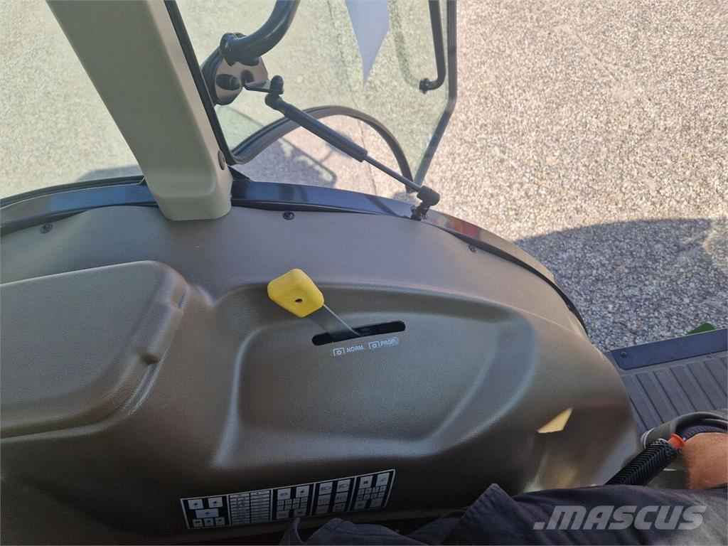 John Deere 5105GN Traktory