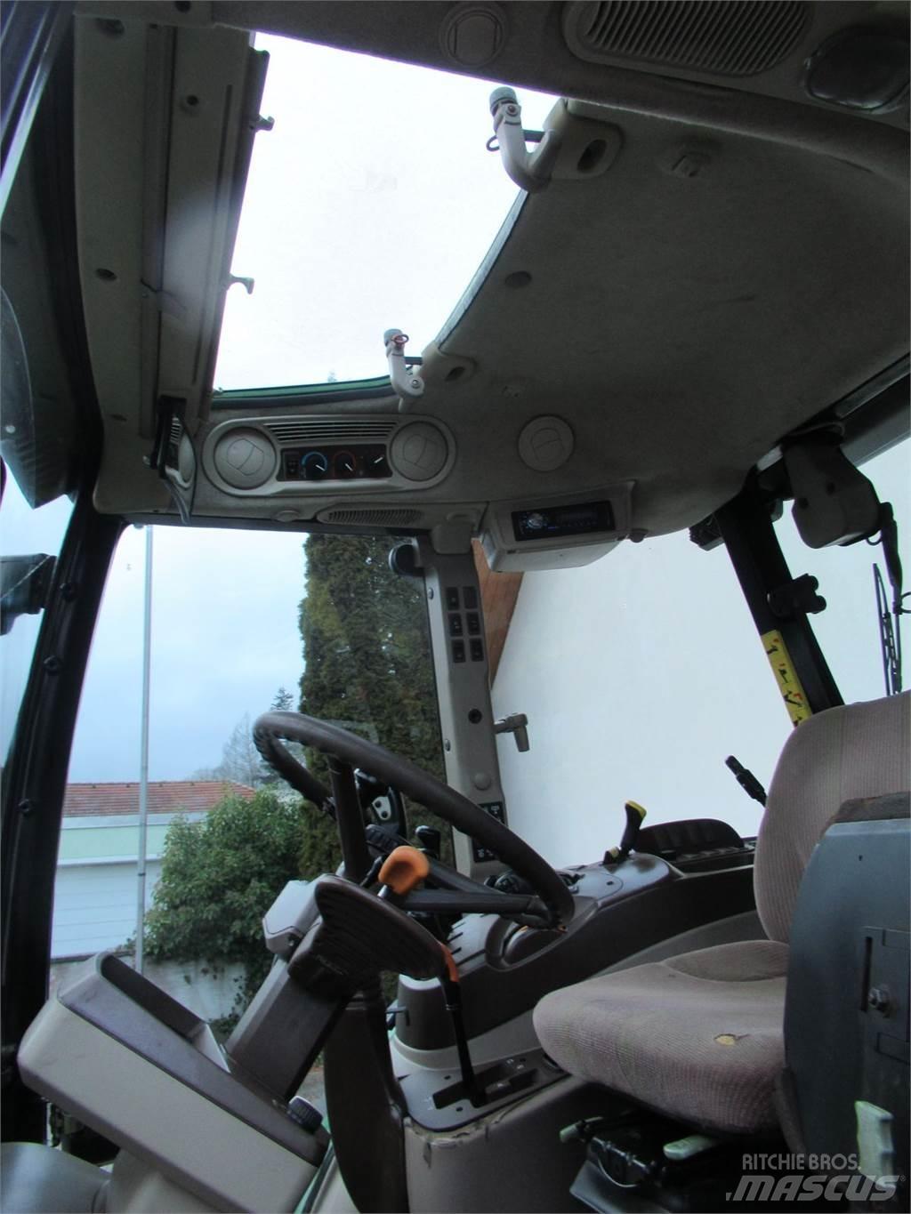 John Deere 5820 Traktory