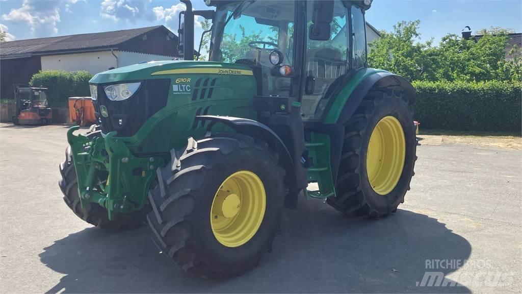 John Deere 6110R Traktory