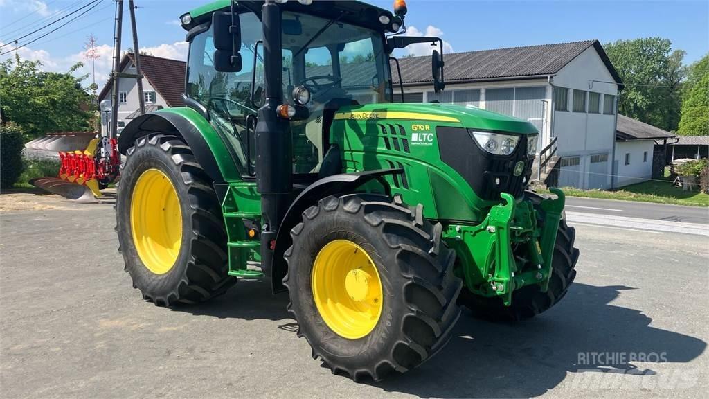 John Deere 6110R Traktory
