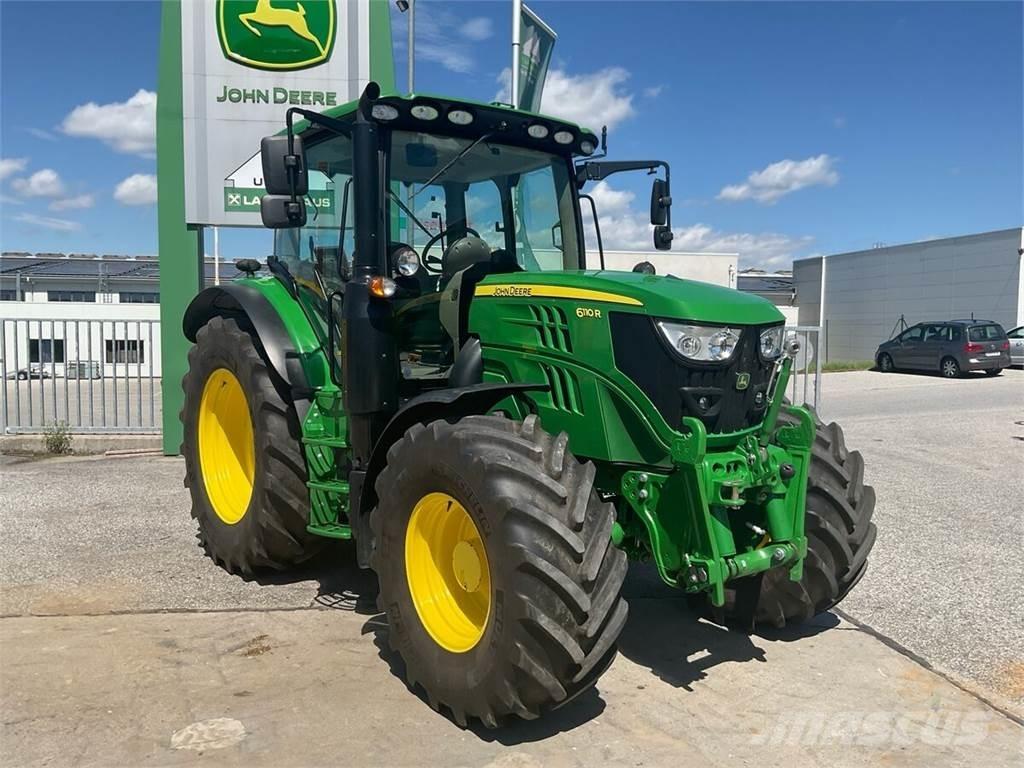 John Deere 6110R Traktory