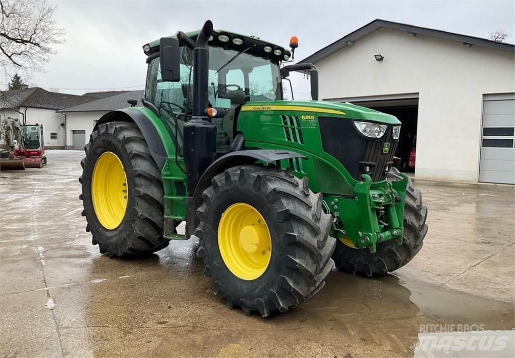 John Deere 6215R Traktory