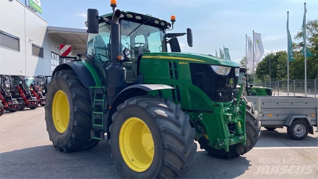 John Deere 6250R Traktory