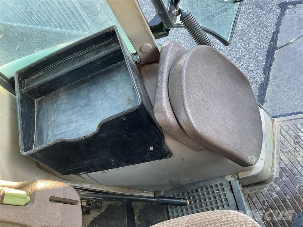 John Deere 6420 SE Traktory