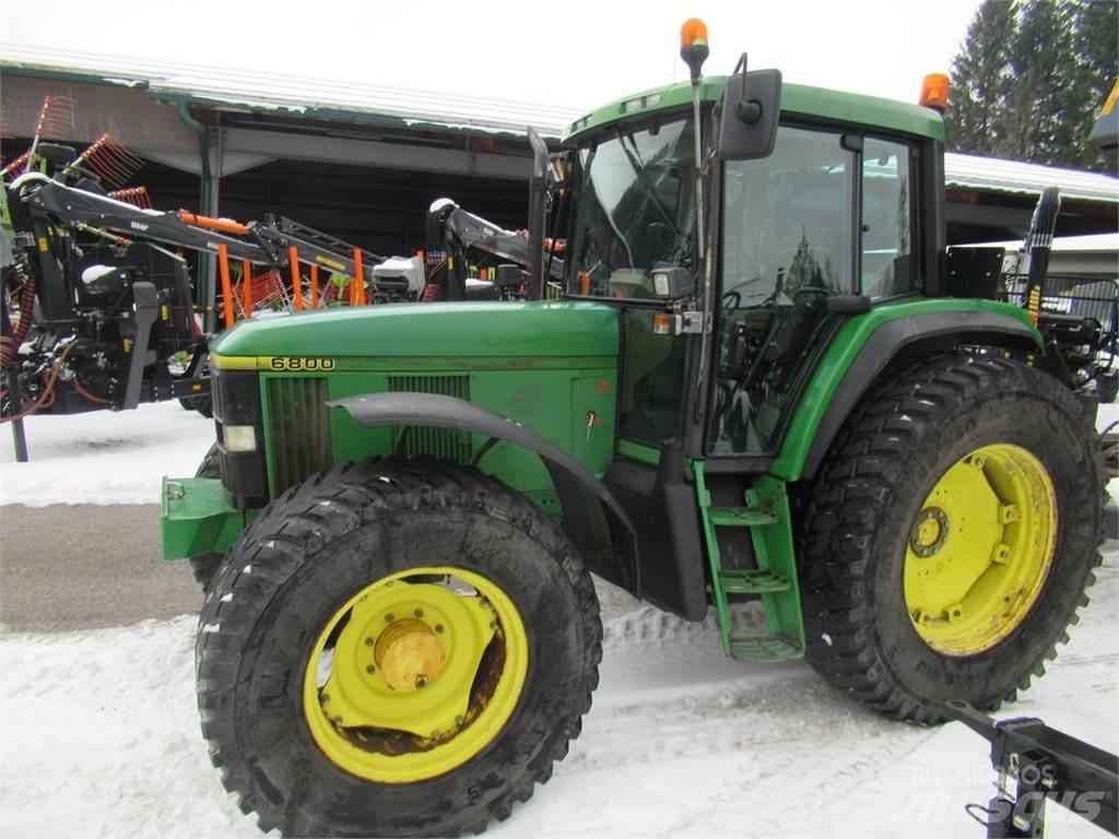 John Deere 6800 Traktory