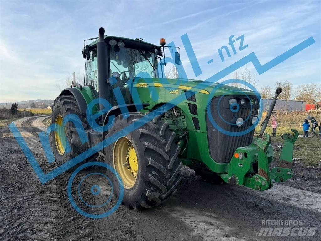John Deere 8230 Traktory