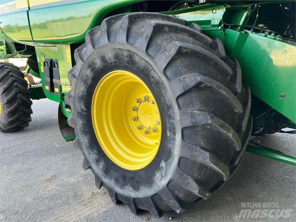 John Deere T560HM Kombinované zberacie stroje