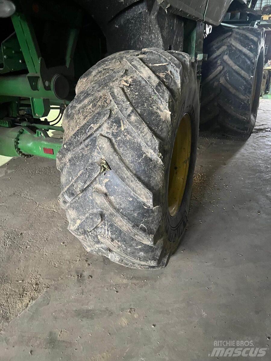 John Deere T670 Kombinované zberacie stroje