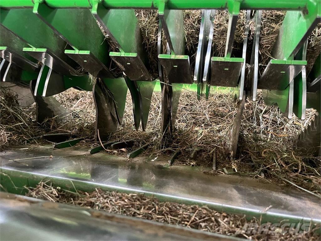 John Deere V451R Lisy na okrúhle balíky