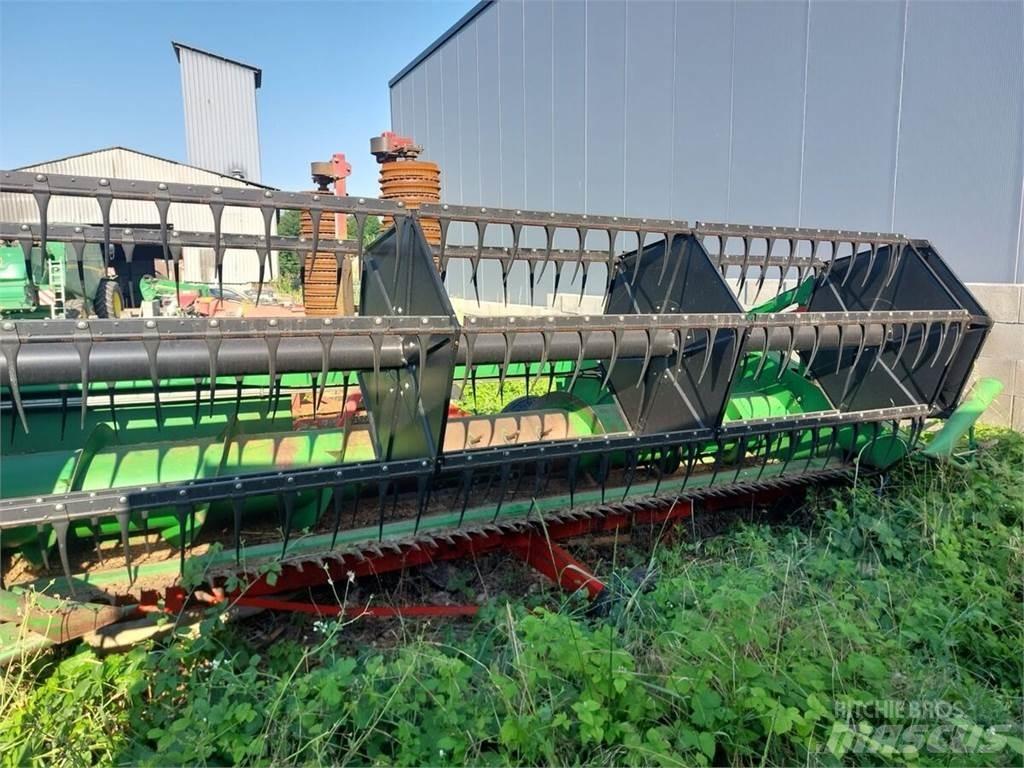 John Deere W440 Kombinované zberacie stroje