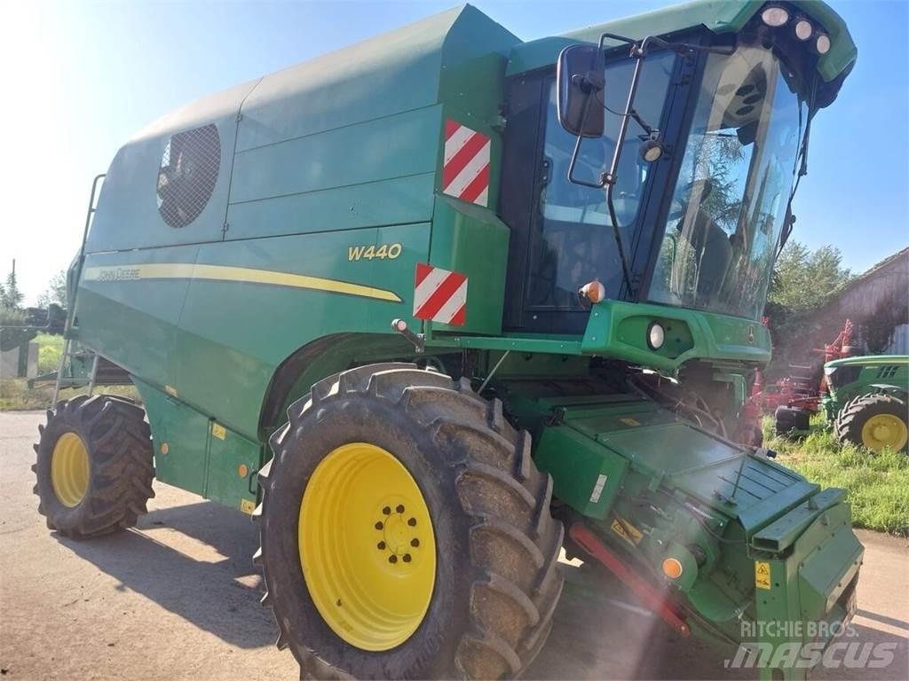 John Deere W440 Kombinované zberacie stroje