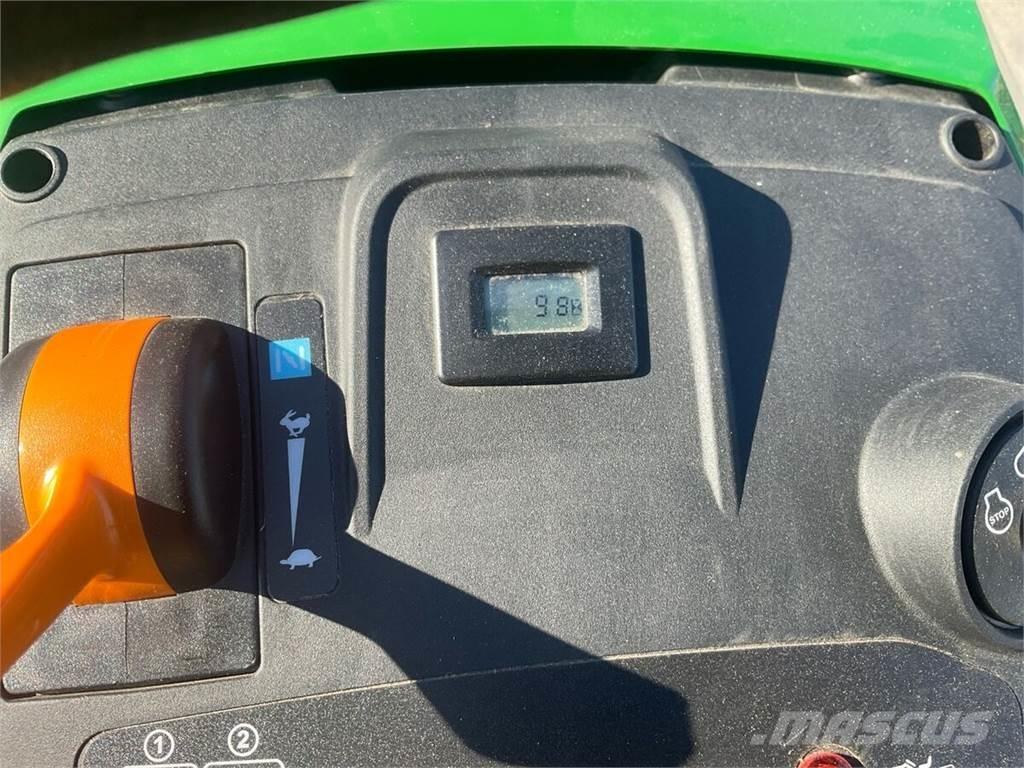 John Deere X167R Komunálna technika - ostatné