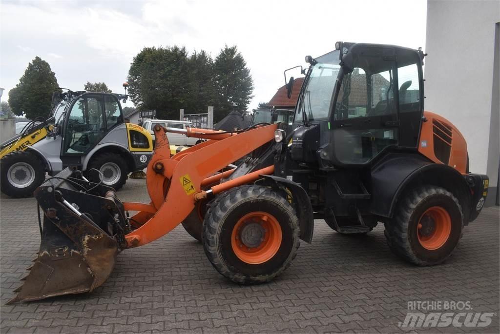 Komatsu WA100M-7 Kolesové nakladače