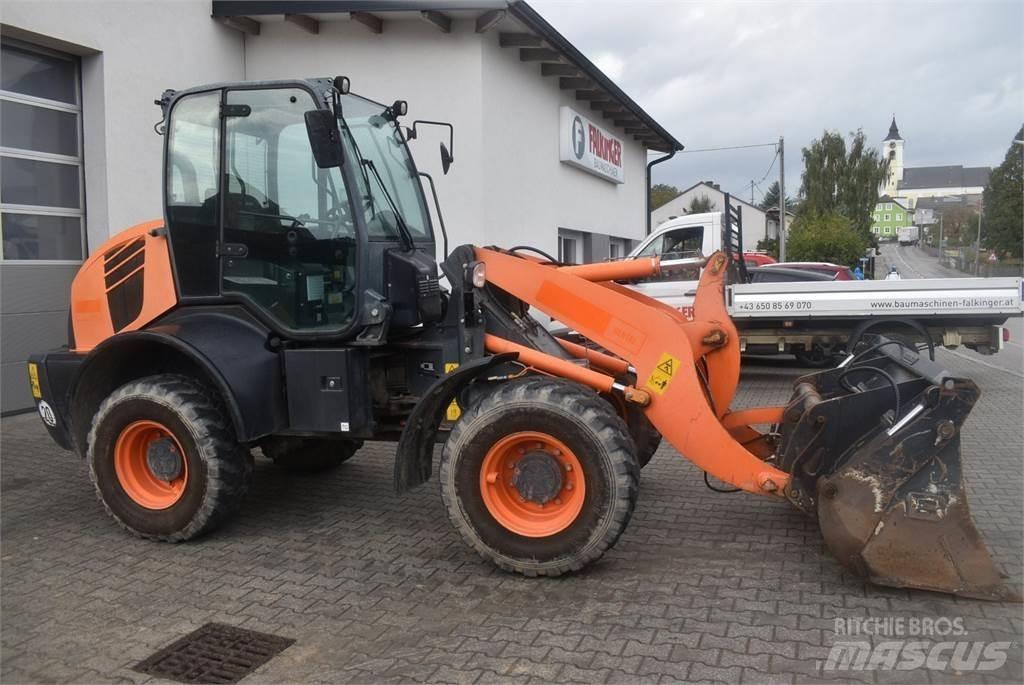 Komatsu WA100M-7 Kolesové nakladače