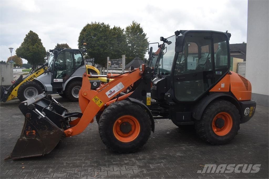 Komatsu WA70-7 Kolesové nakladače