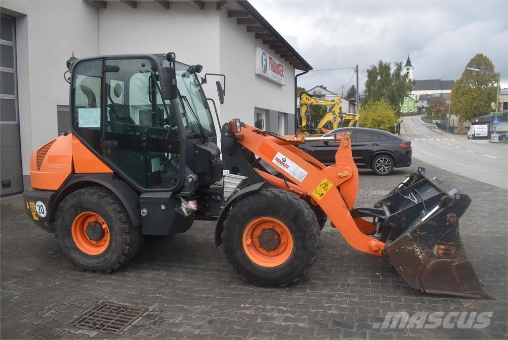 Komatsu WA70-7 Kolesové nakladače