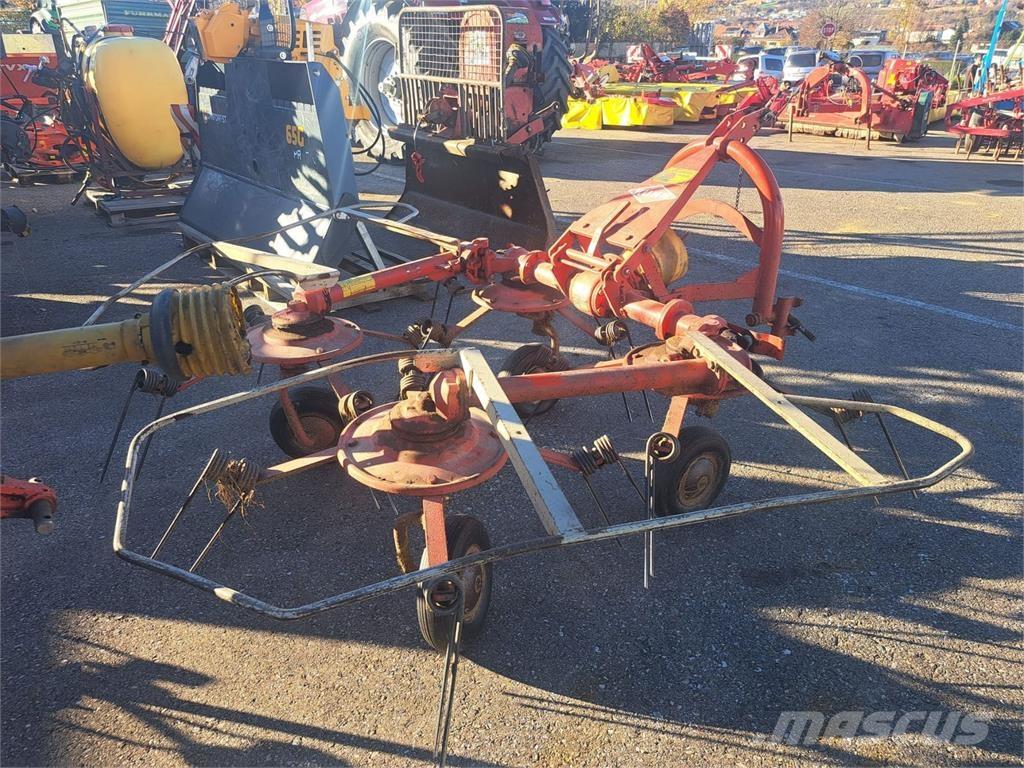 Kuhn 4 Kreisel Obracače a zhrabovače sena