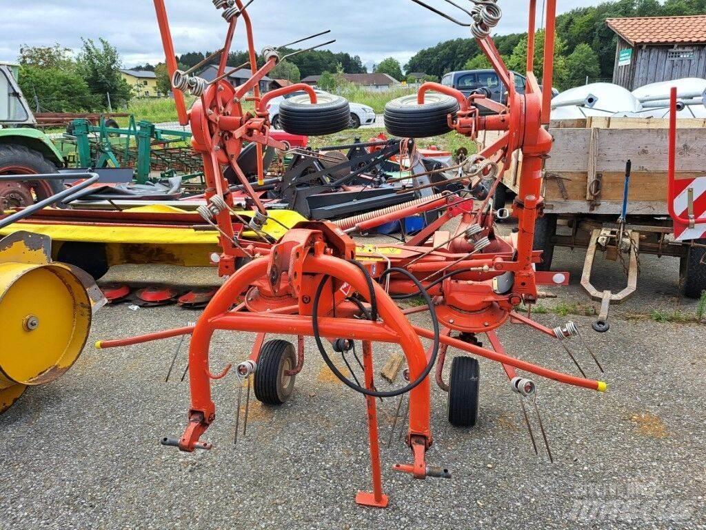 Kuhn GF 4201 HM Obracače a zhrabovače sena