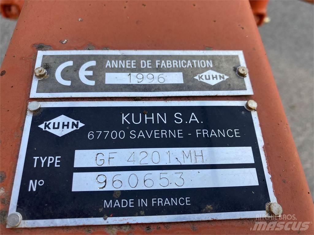 Kuhn GF 4201 MH Obracače a zhrabovače sena