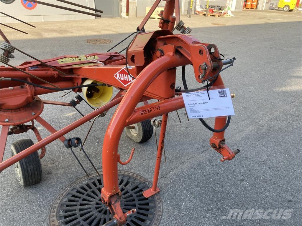 Kuhn GF 4201 MH Obracače a zhrabovače sena