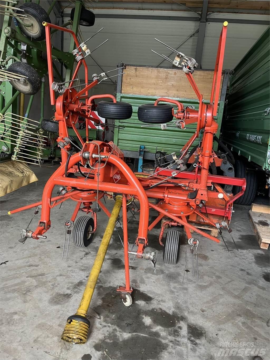 Kuhn GF 4201 MH Obracače a zhrabovače sena